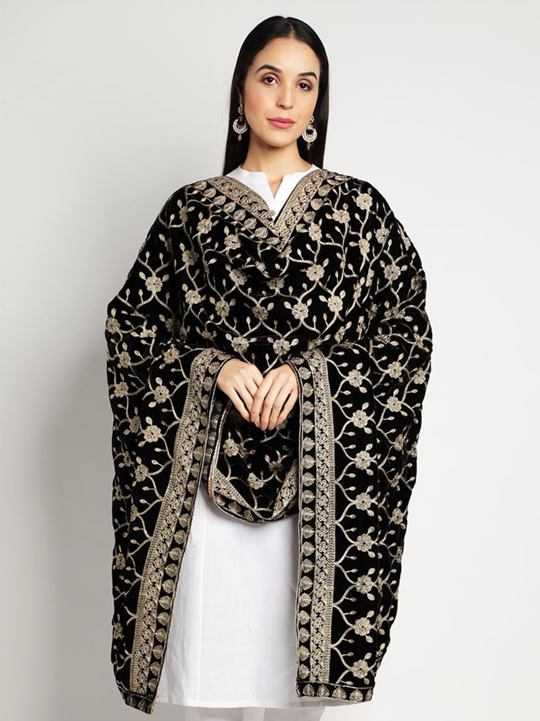 

Moda Chales Embroidered Velvet Dupatta, Black