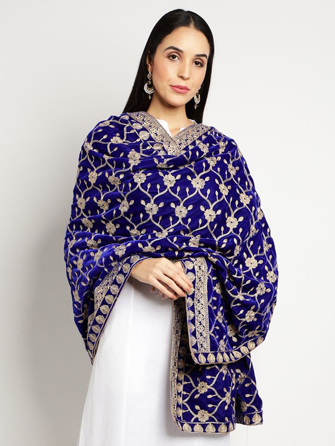 

Moda Chales Embroidered Velvet Dupatta, Blue