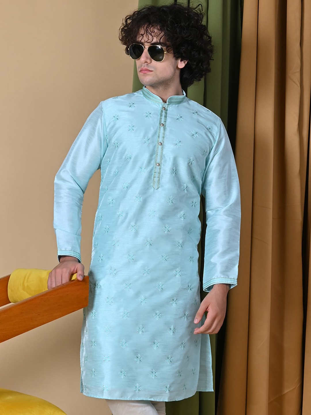 

MAAHI FABS Floral Embroidered Mandarin Collar Kurta With Pyjamas, Blue