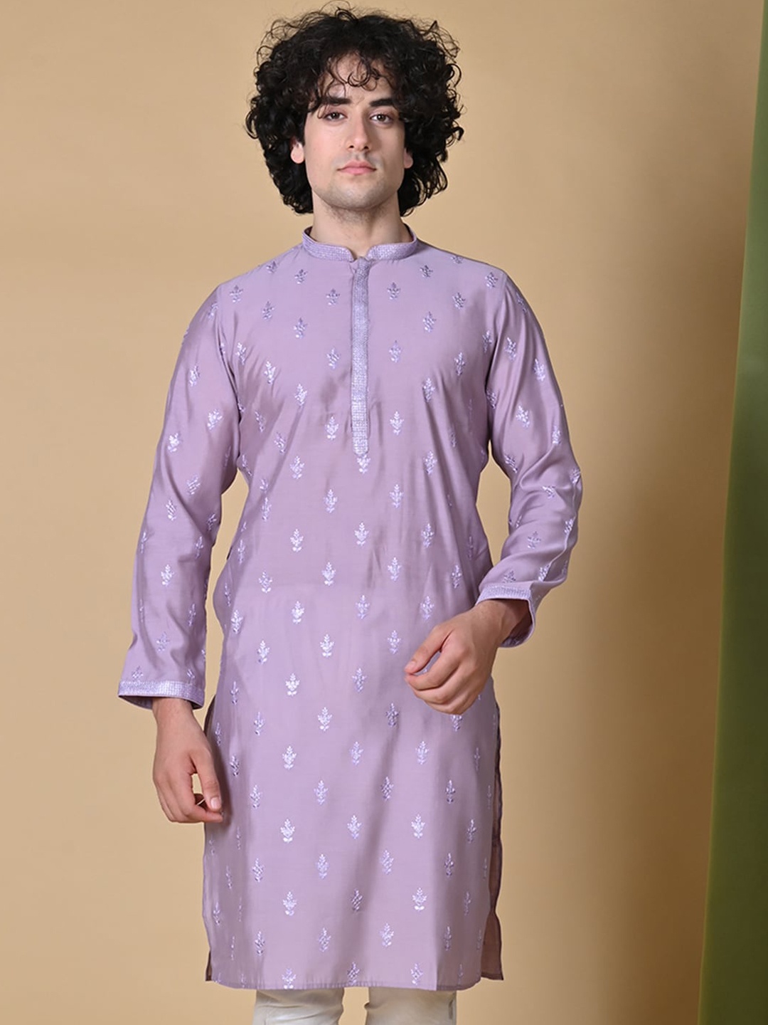 

MAAHI FABS Floral Embroidered Regular Thread Work Kurta with Churidar, Purple