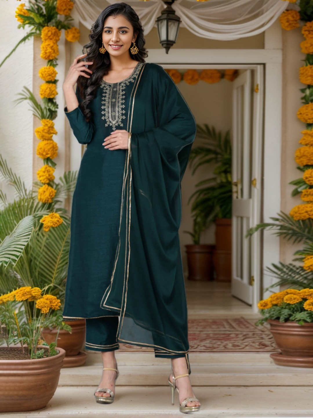 

AHIKA Floral Yoke Design Regular Kurta with Trousers & Dupatta, Green