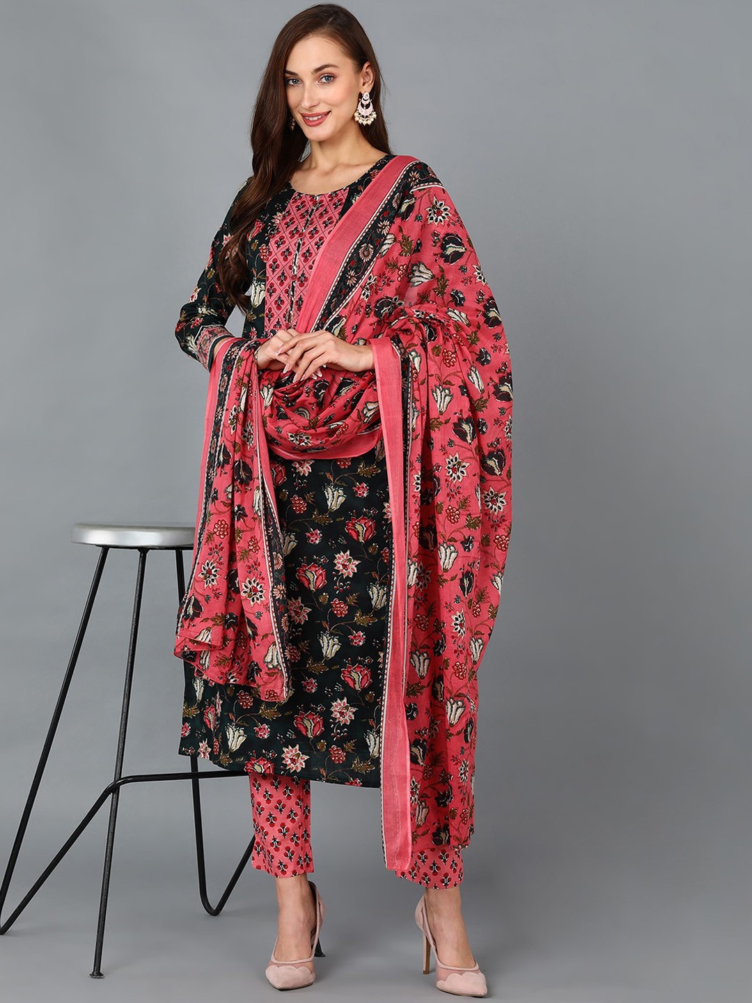

AHIKA Black & Pink Floral Printed Gotta Patti Kurta with Trousers & Dupatta