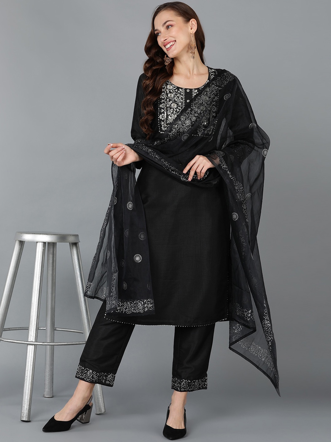 

AHIKA Floral Yoke Design Regular Gotta Patti Kurta with Trousers & Dupatta, Black