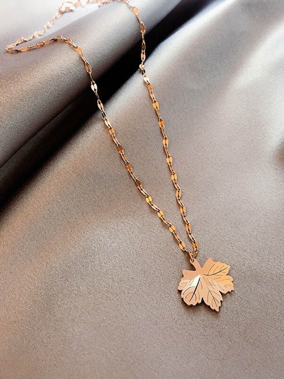 

MYKI Rose Gold-Plated Aesthetic Leaf Shaped Pendant Chain