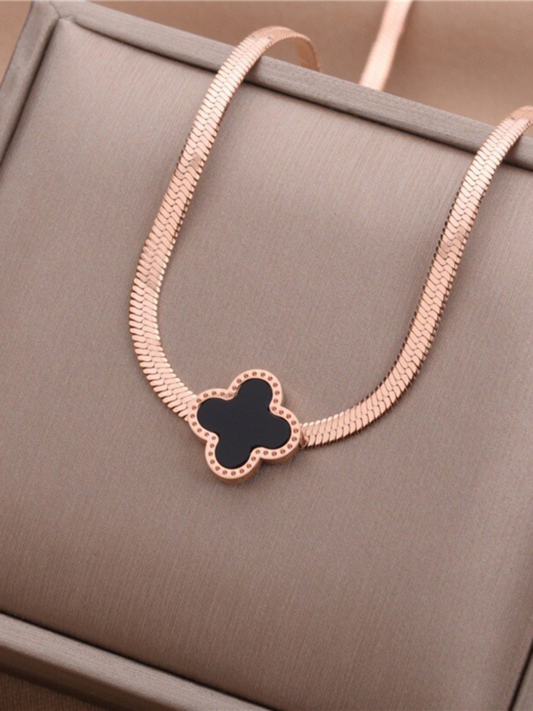 

MYKI Flower Shape Stainless Steel Necklace, Rose gold