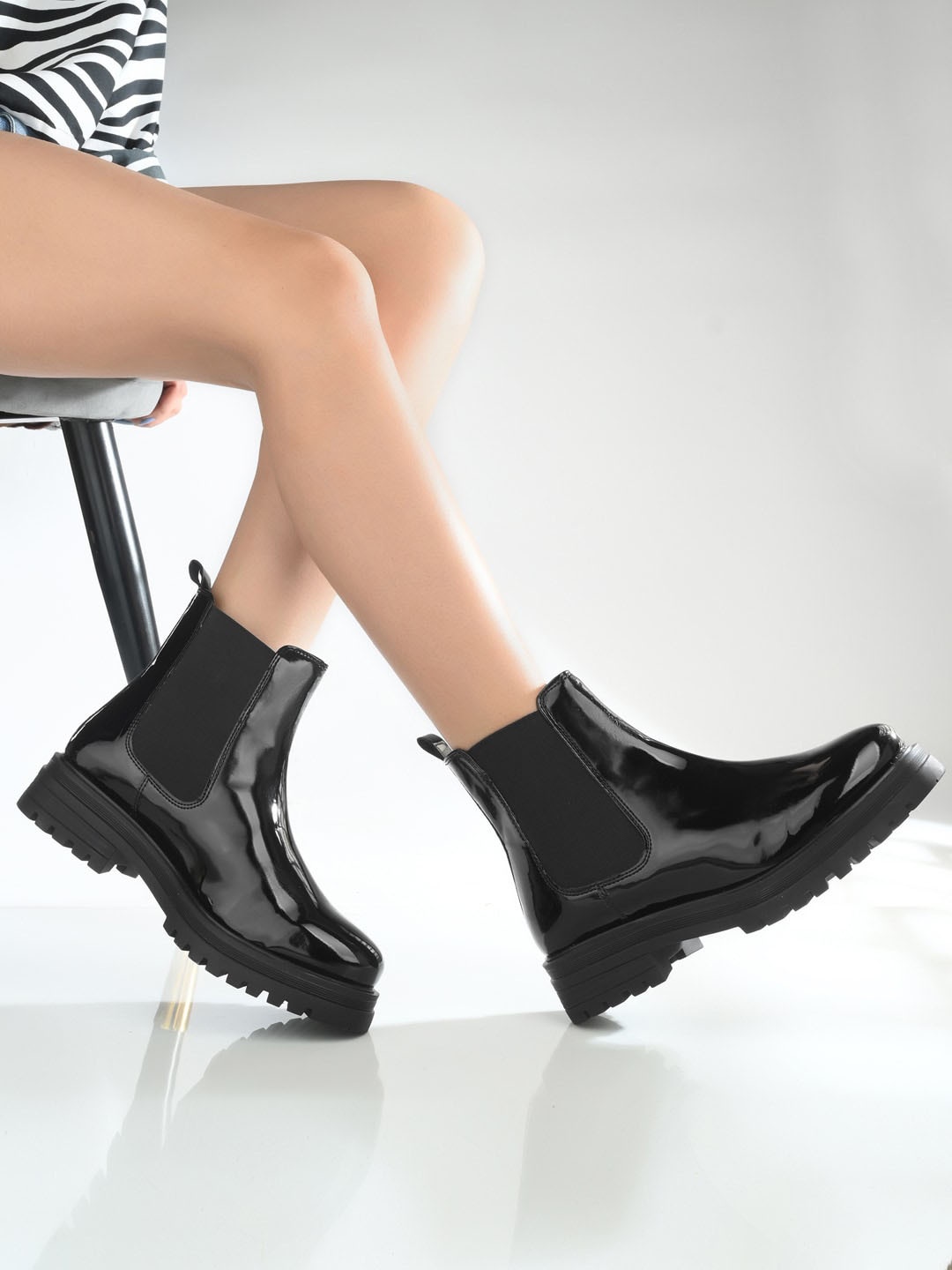 

MISEEN Women Heeled Mid-Top Chelsea Boots, Black