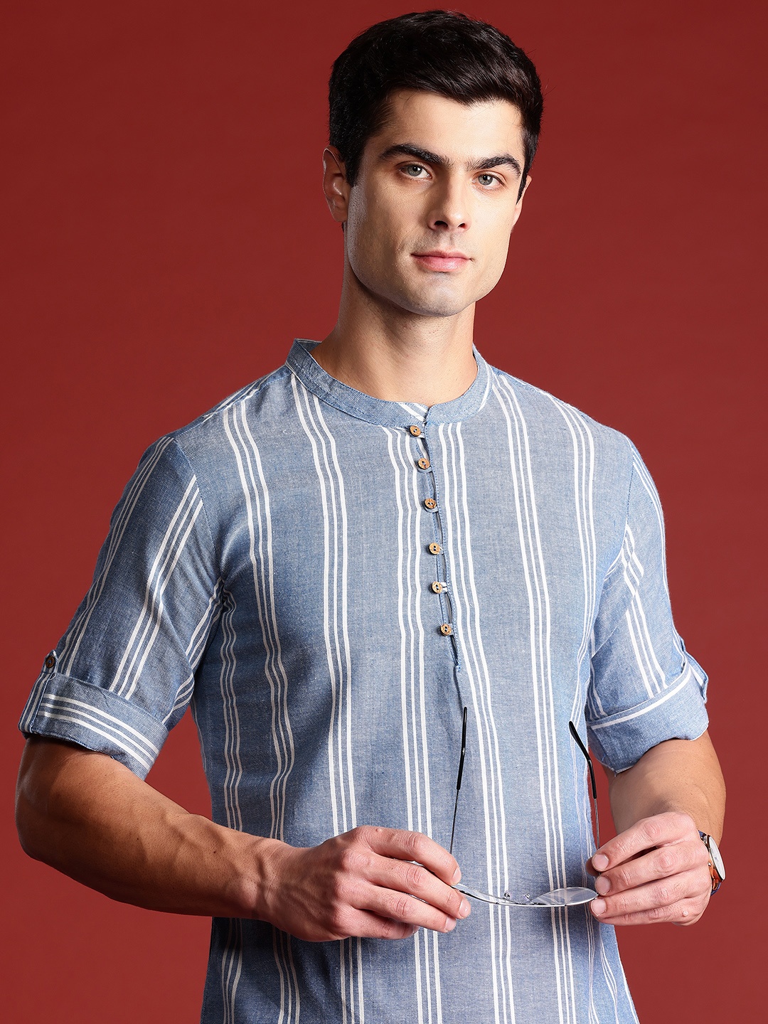 

Anouk Striped Mandarin Collar Roll-Up Sleeves Him-Low Hem Pure Cotton Kurta, Blue