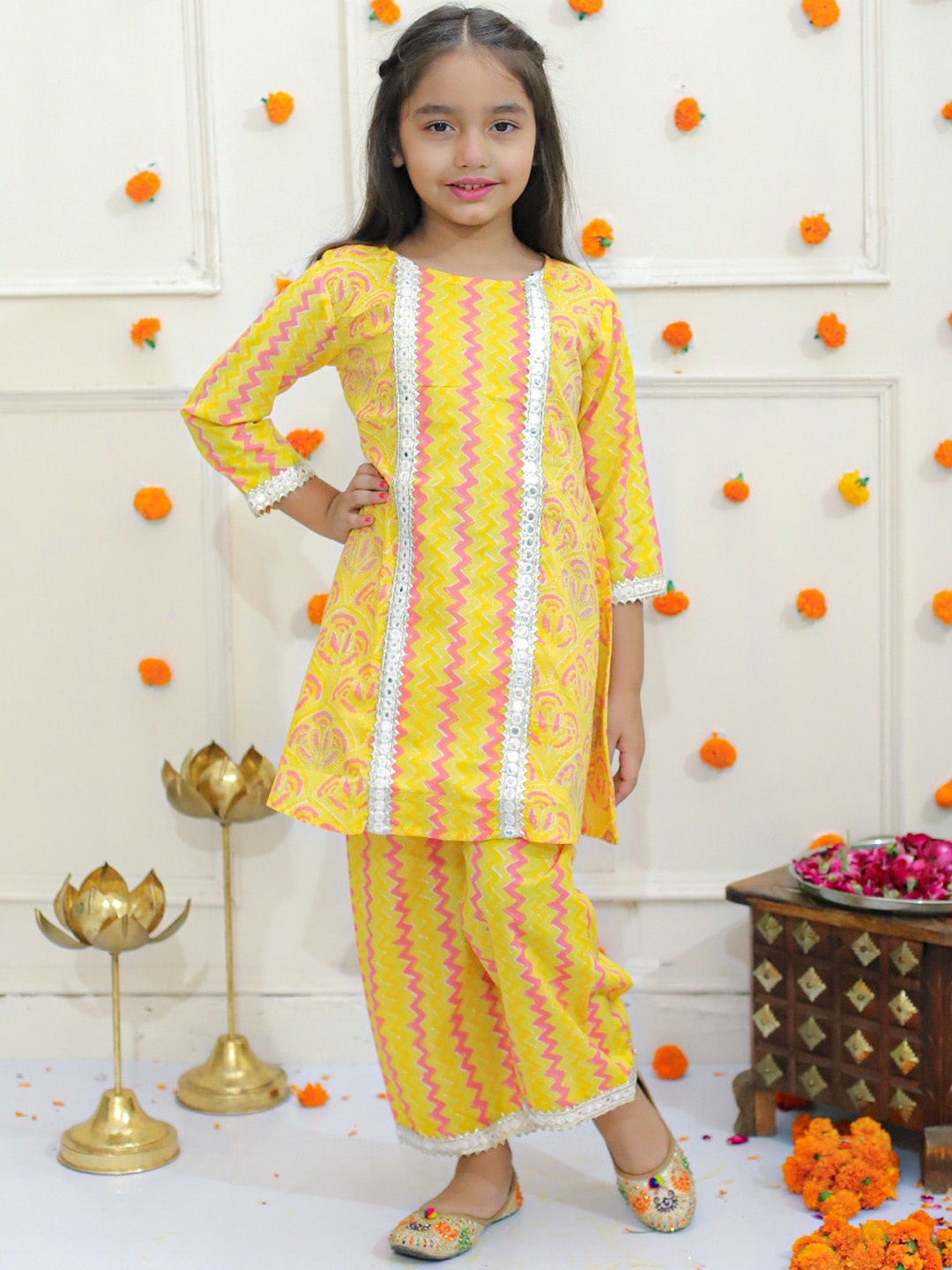 

Ka-mee Girls Floral Printed Mirror Work Pure Cotton Kurti With Palazzos, Yellow