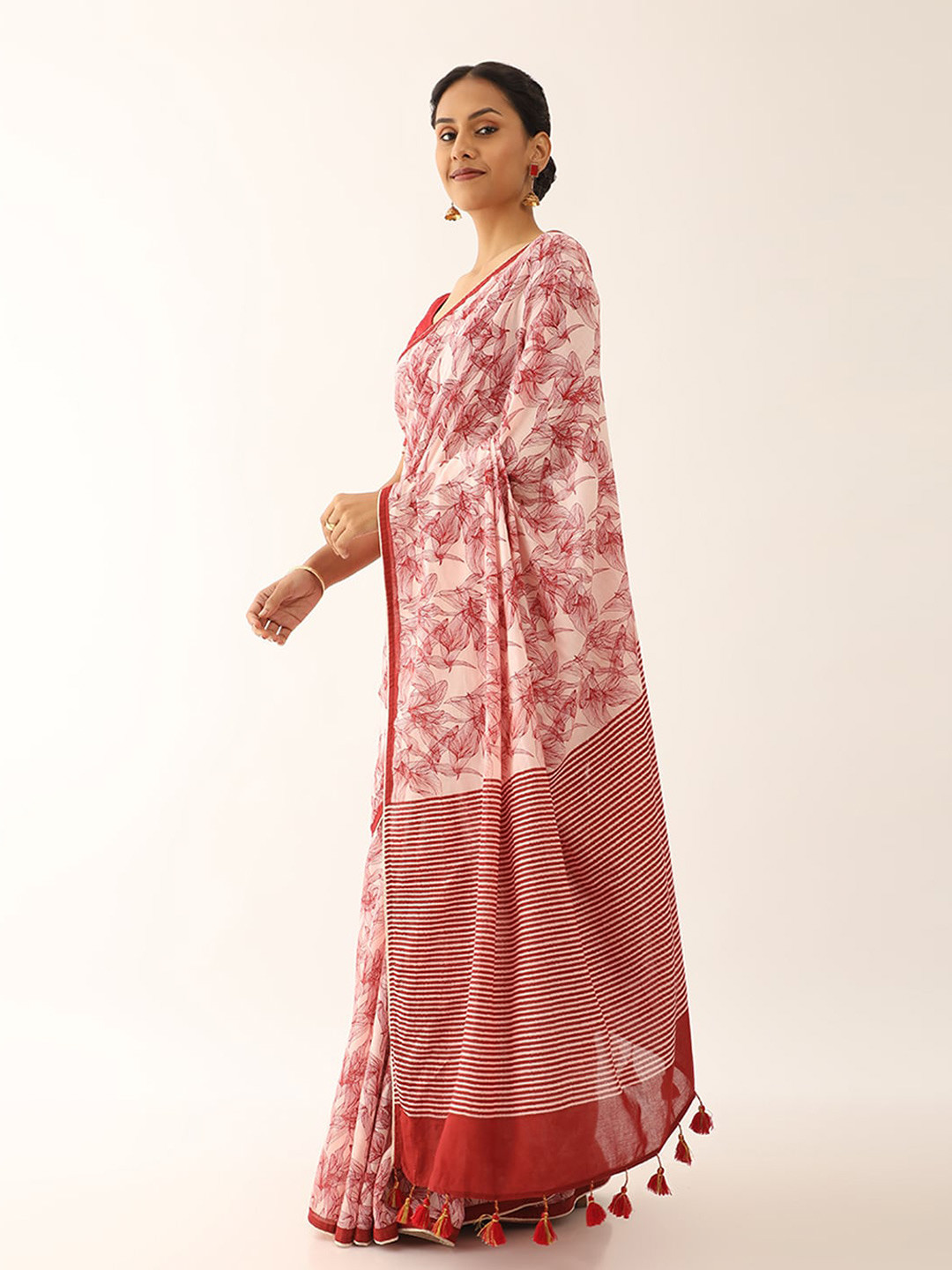 

Taneira Floral Printed Pure Cotton Saree, Off white
