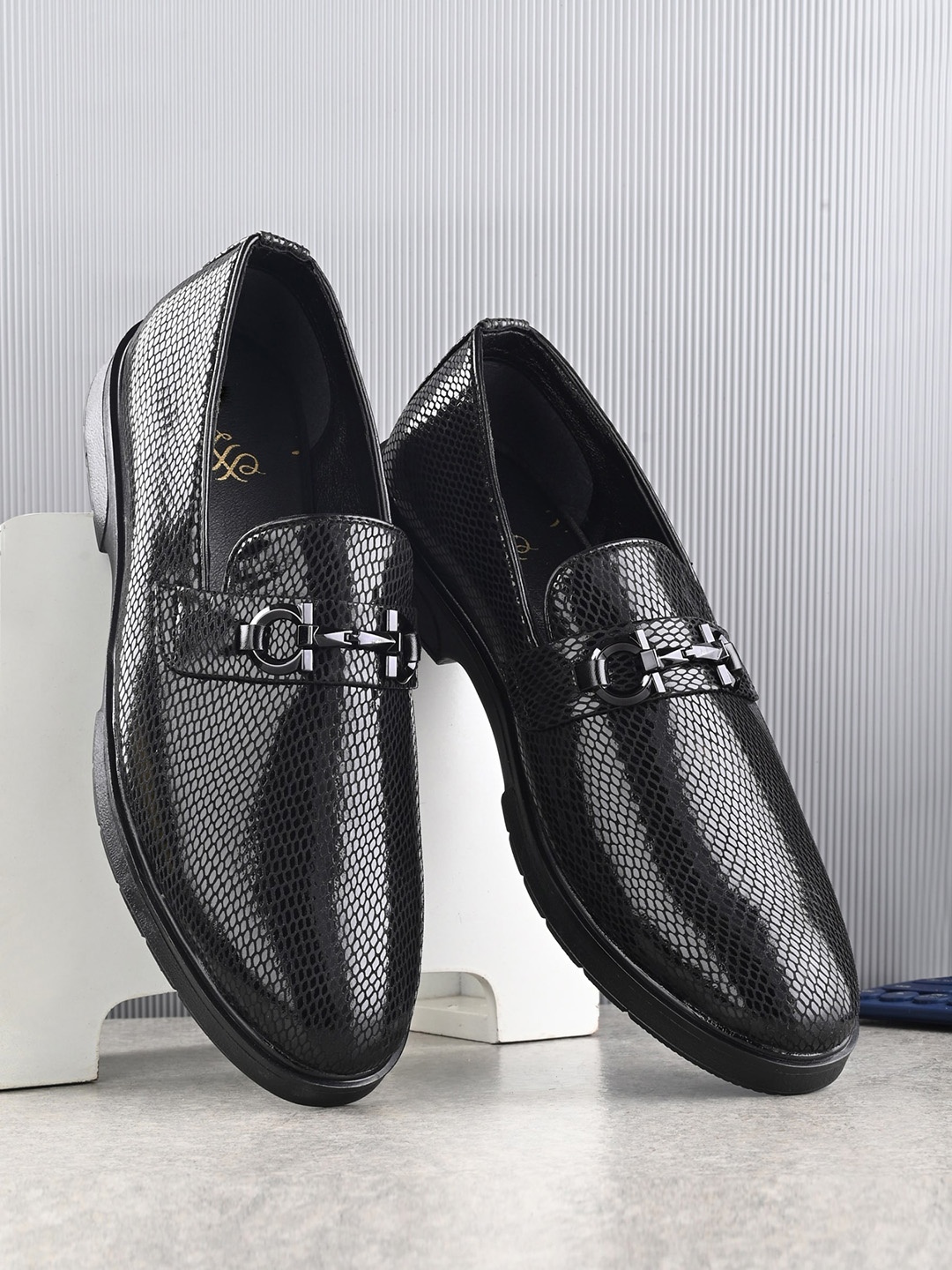 

House of Pataudi Men Textured Formal Loafers, Black