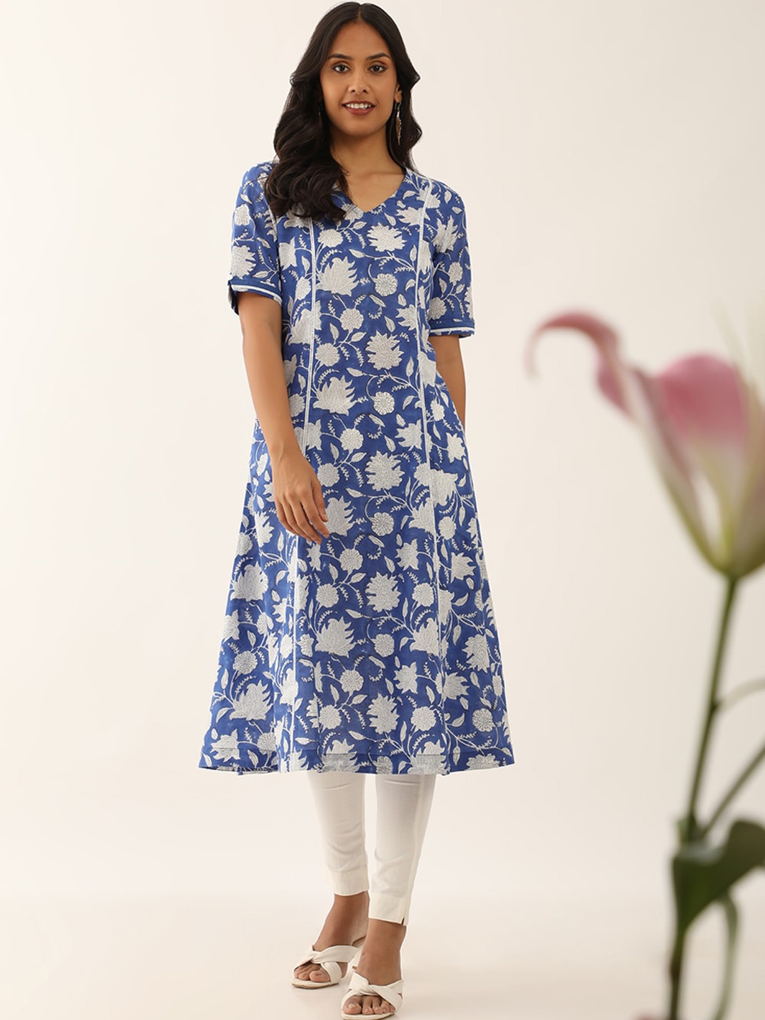 

Taneira Floral Block Printed Pure Cotton A-Line Kurta, Blue
