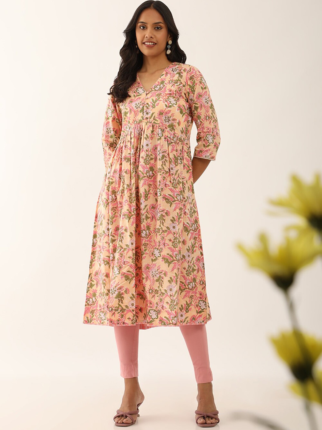 

Taneira Floral Block Printed Pure Cotton Empire Kurta, Yellow