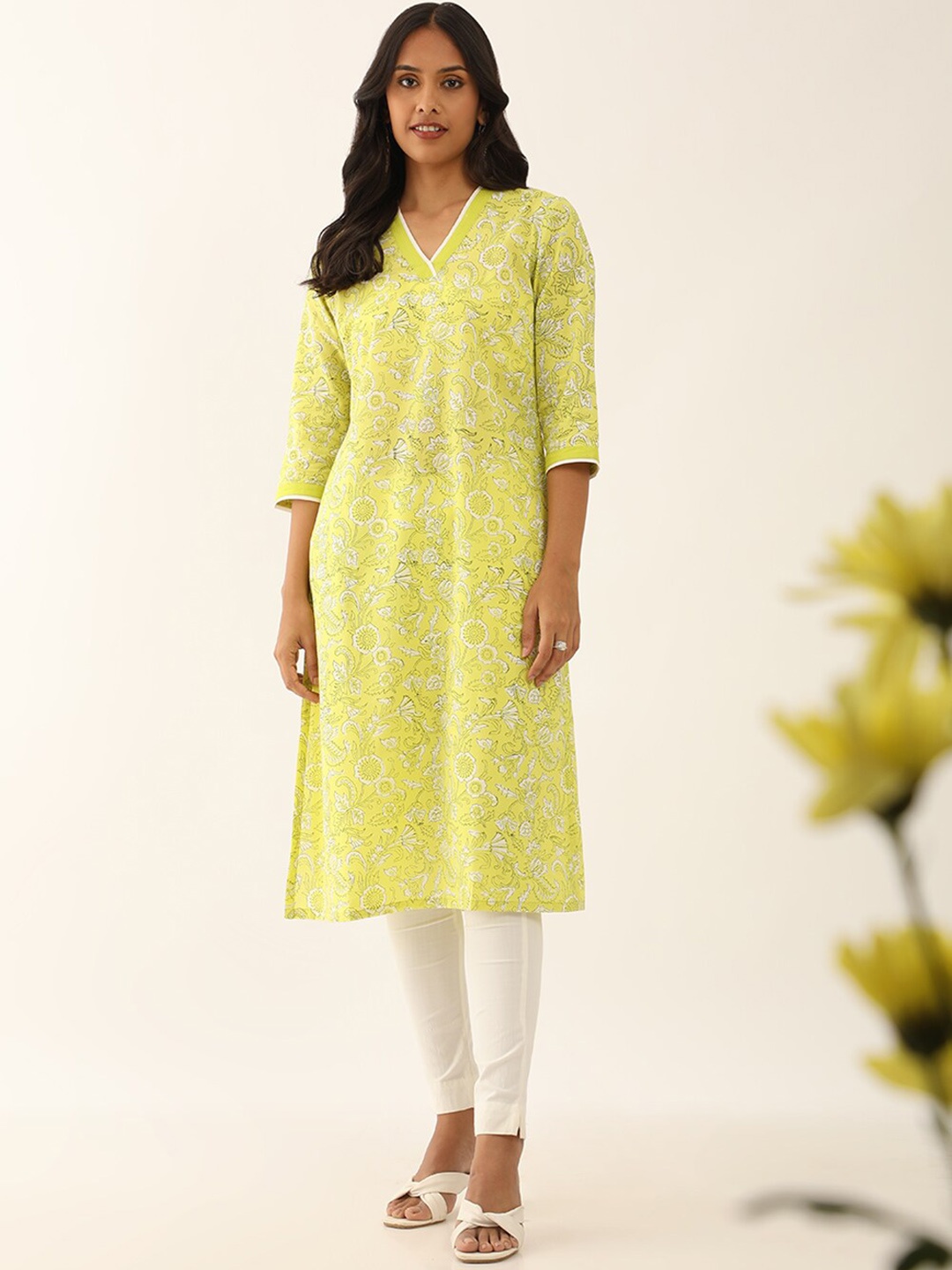 

Taneira Ethnic Motifs Printed Thread Work Pure Cotton Straight Kurta, Yellow