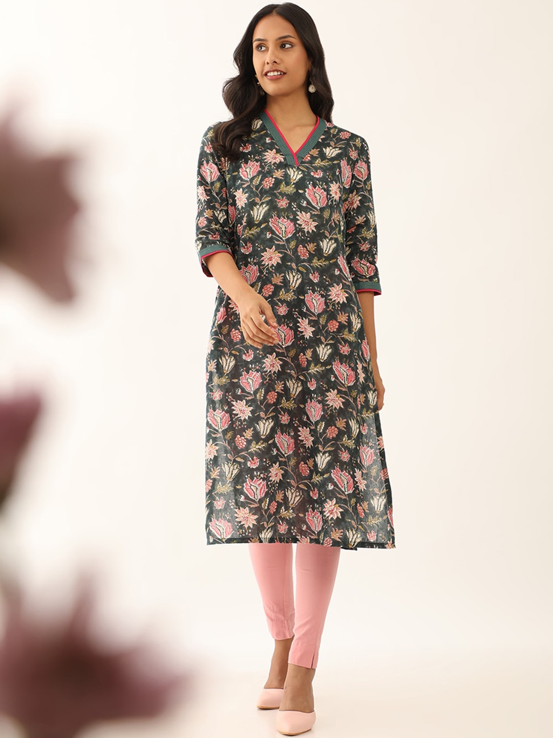

Taneira Ethnic Motifs Printed Thread Work Pure Cotton Straight Kurta, Green