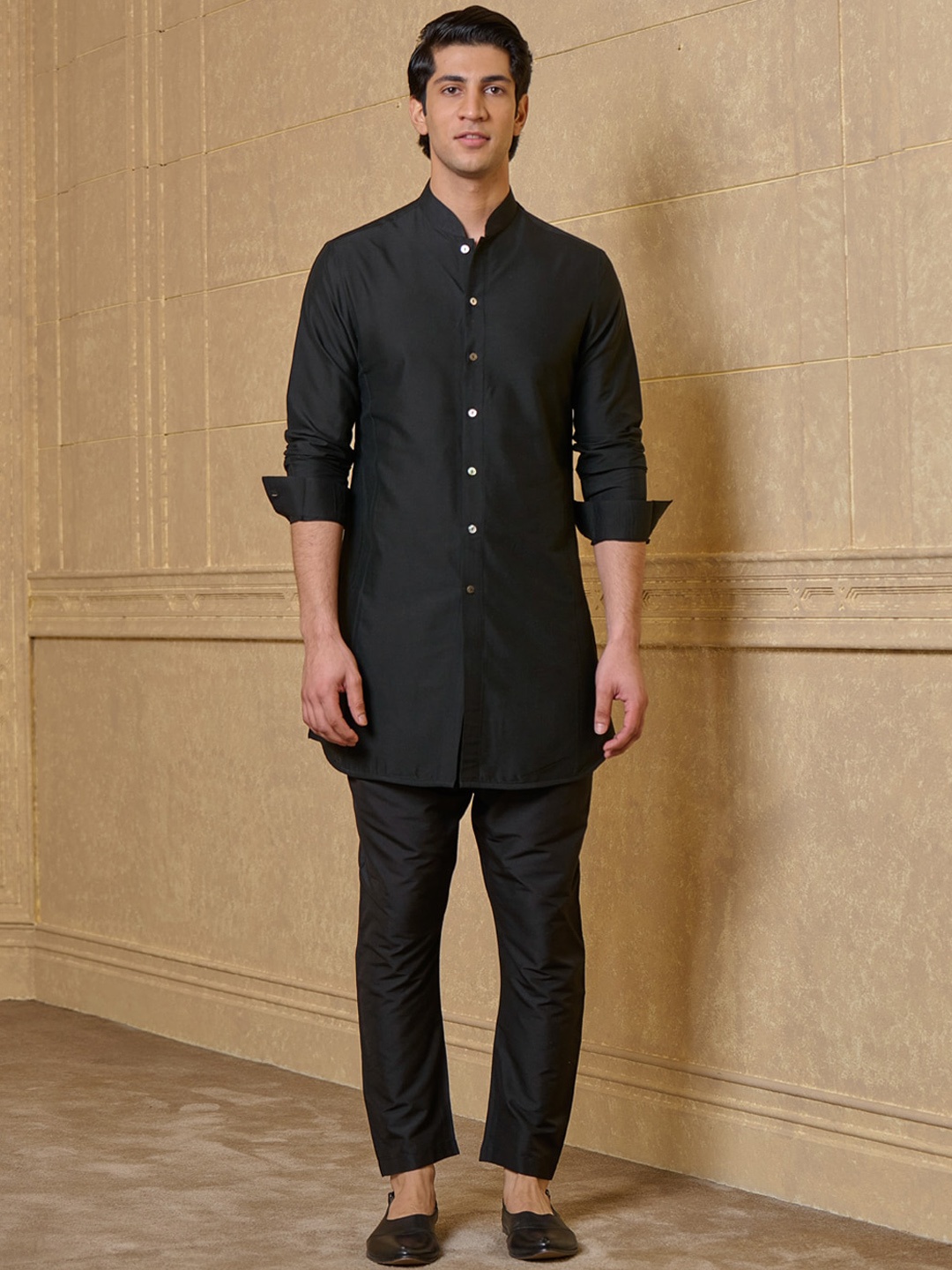 

Tasva Mandarin Collar Straight Kurta, Black