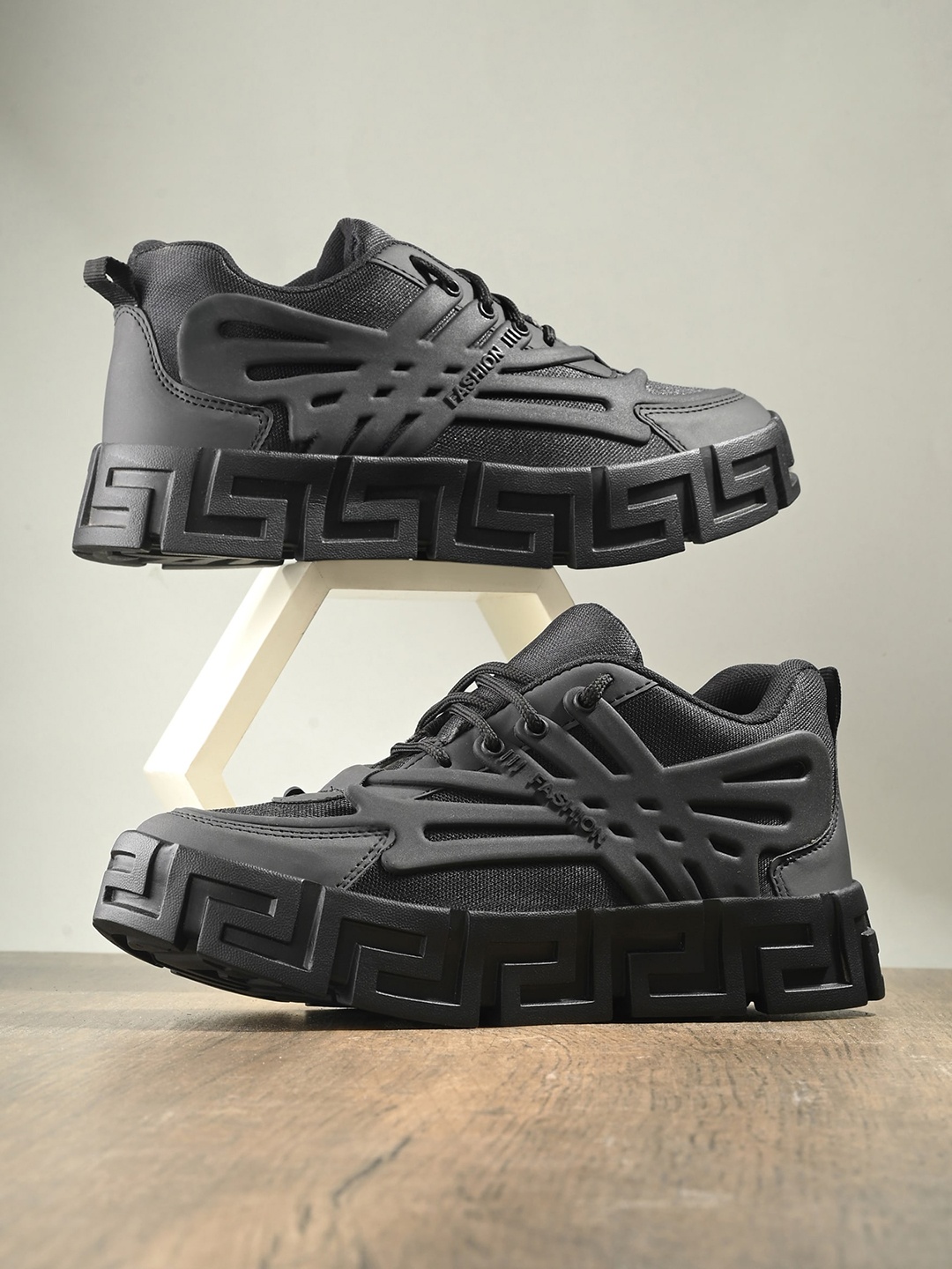 

AfroJack Men Textured Mesh Basics Sneakers, Black