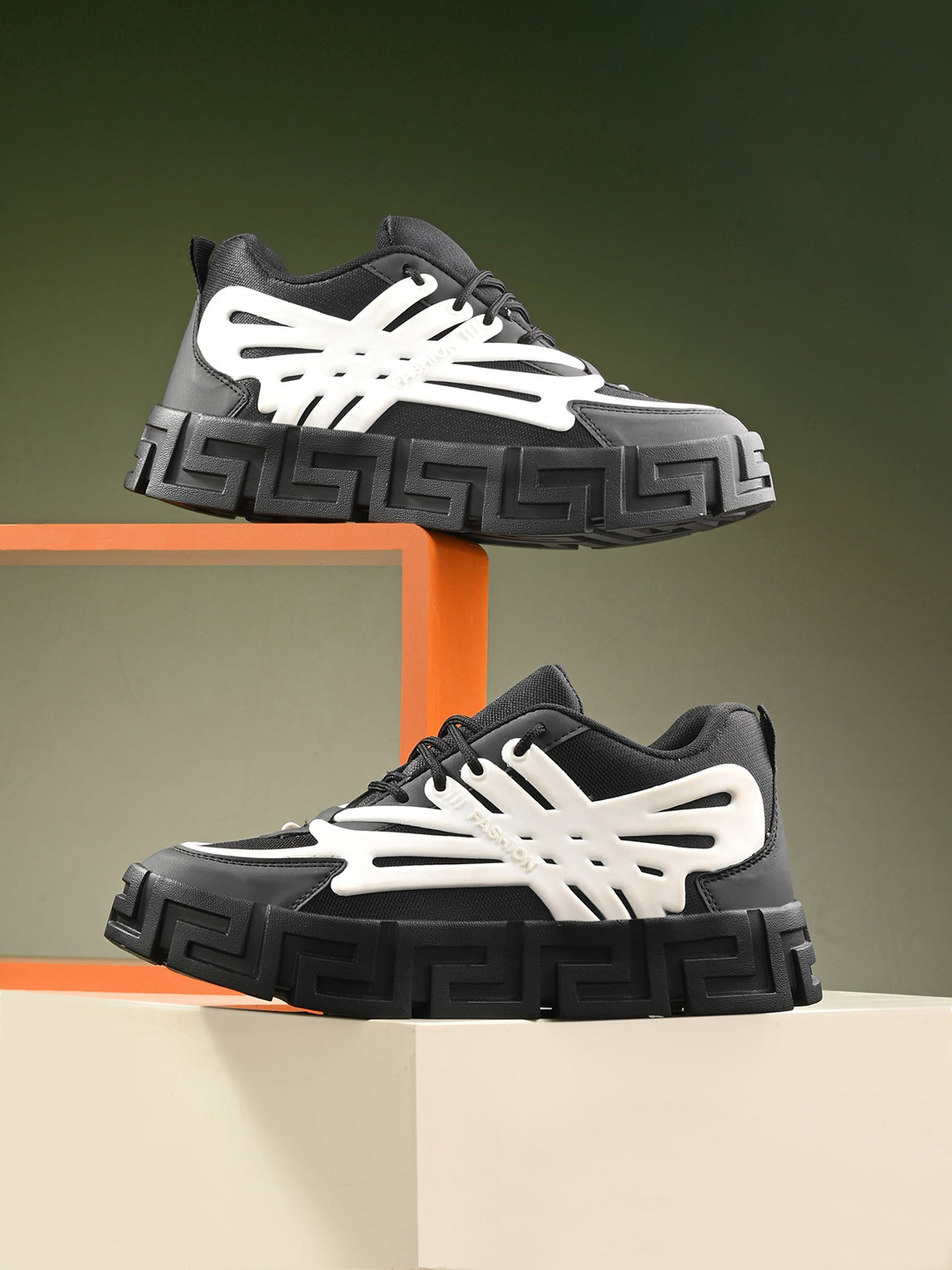 

AfroJack Men Colourblocked Mesh Basics Sneakers, Black