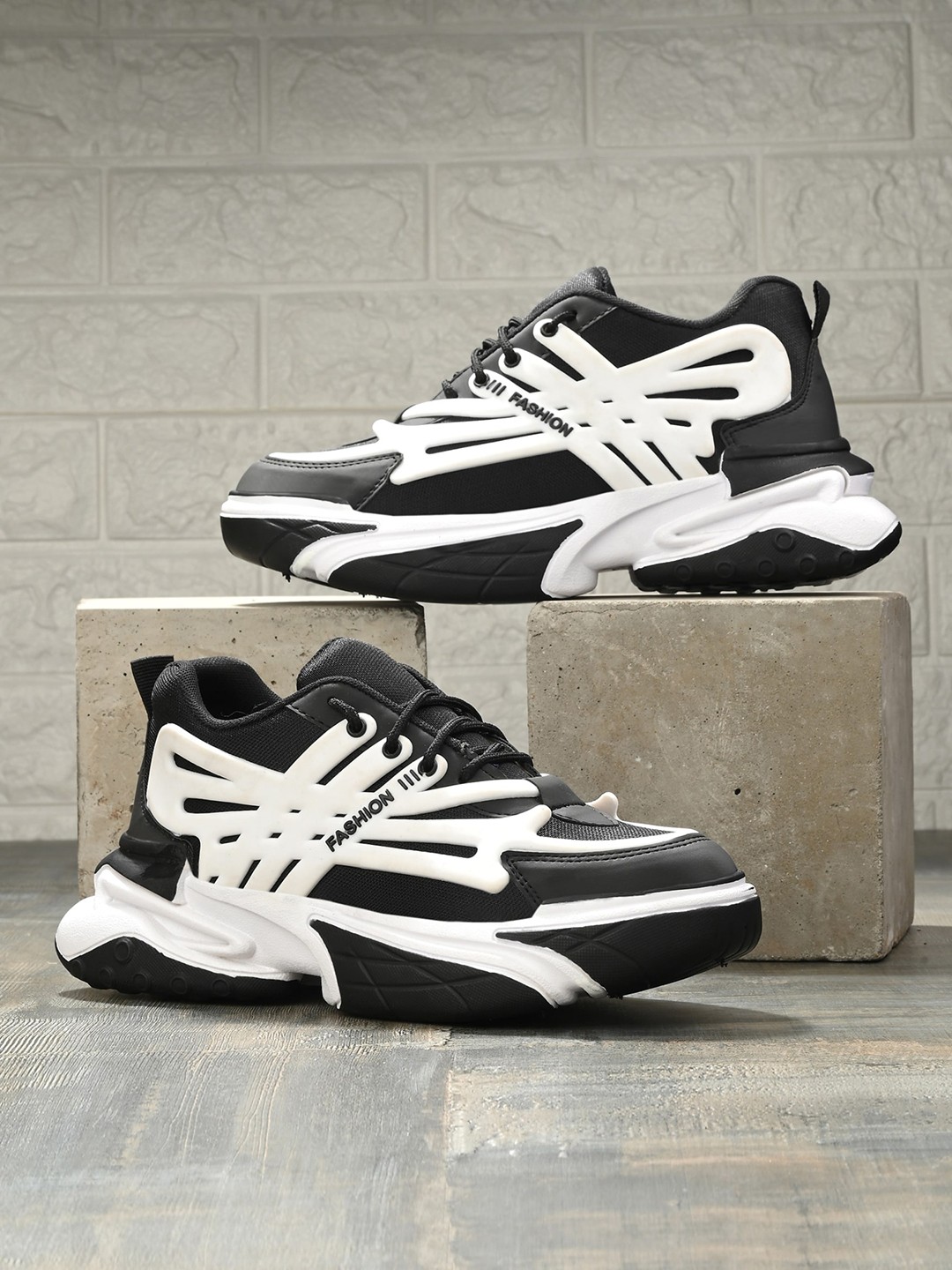 

AfroJack Men Colourblocked Mesh Basics Sneakers, Black