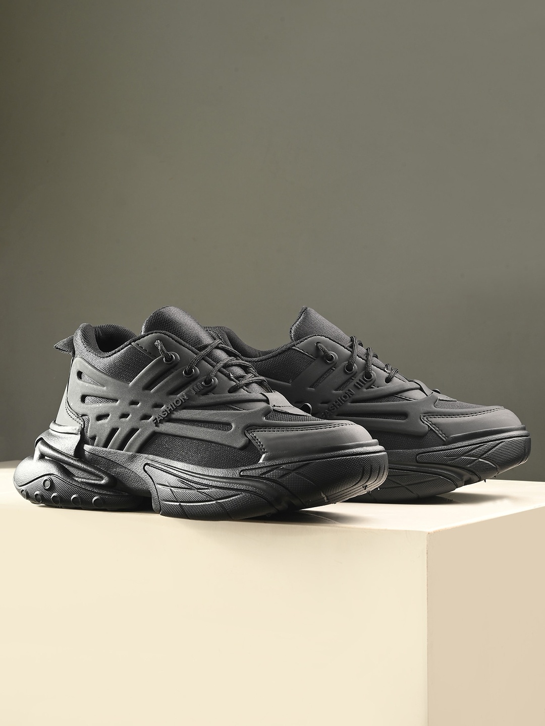 

AfroJack Men Textured Mesh Basics Sneakers, Black