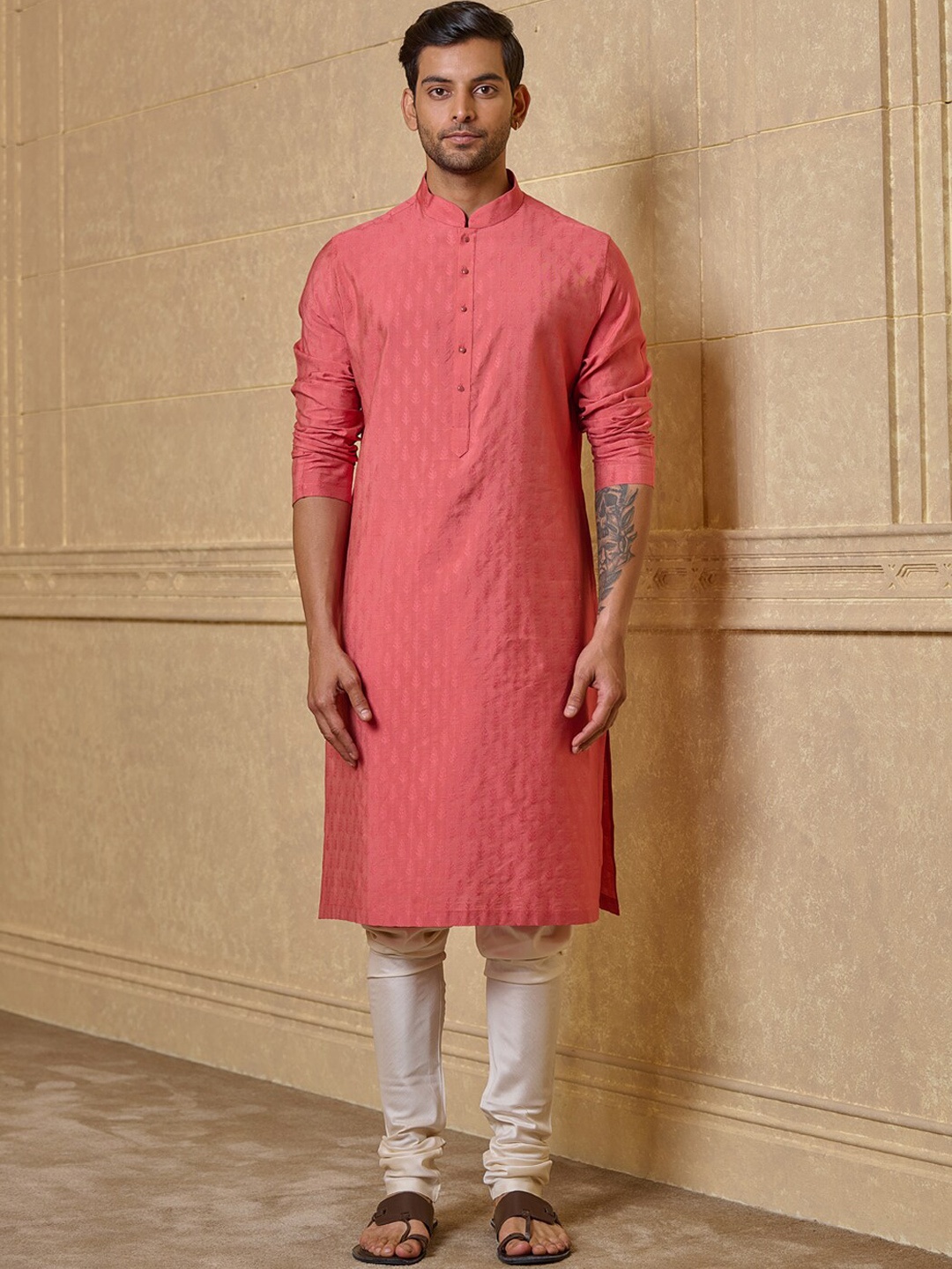 

Tasva Jacquard Regular Kurta with Churidar, Pink