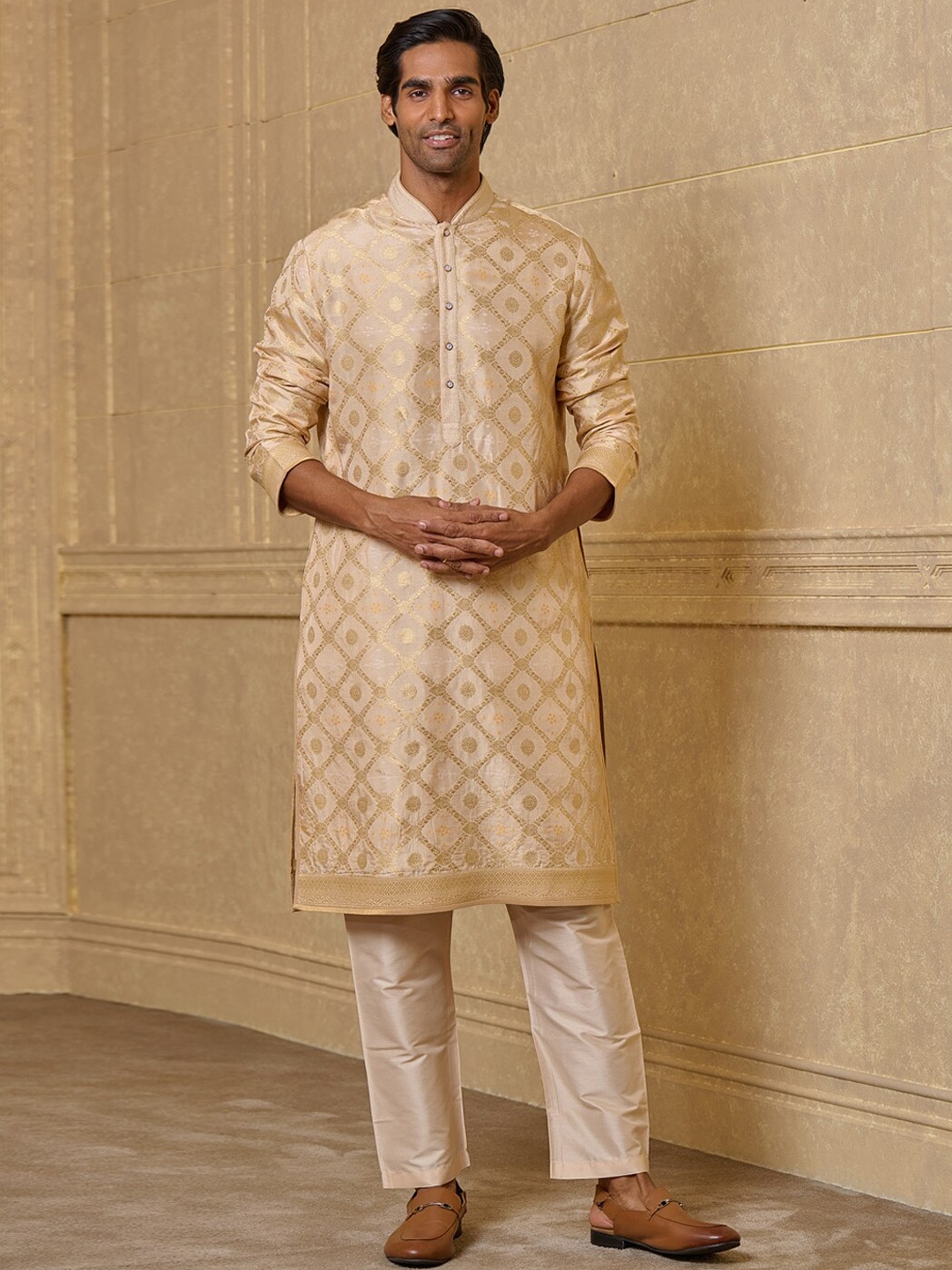 

Tasva Ethnic Motifs Woven Design Straight Kurta With Trousers, Cream
