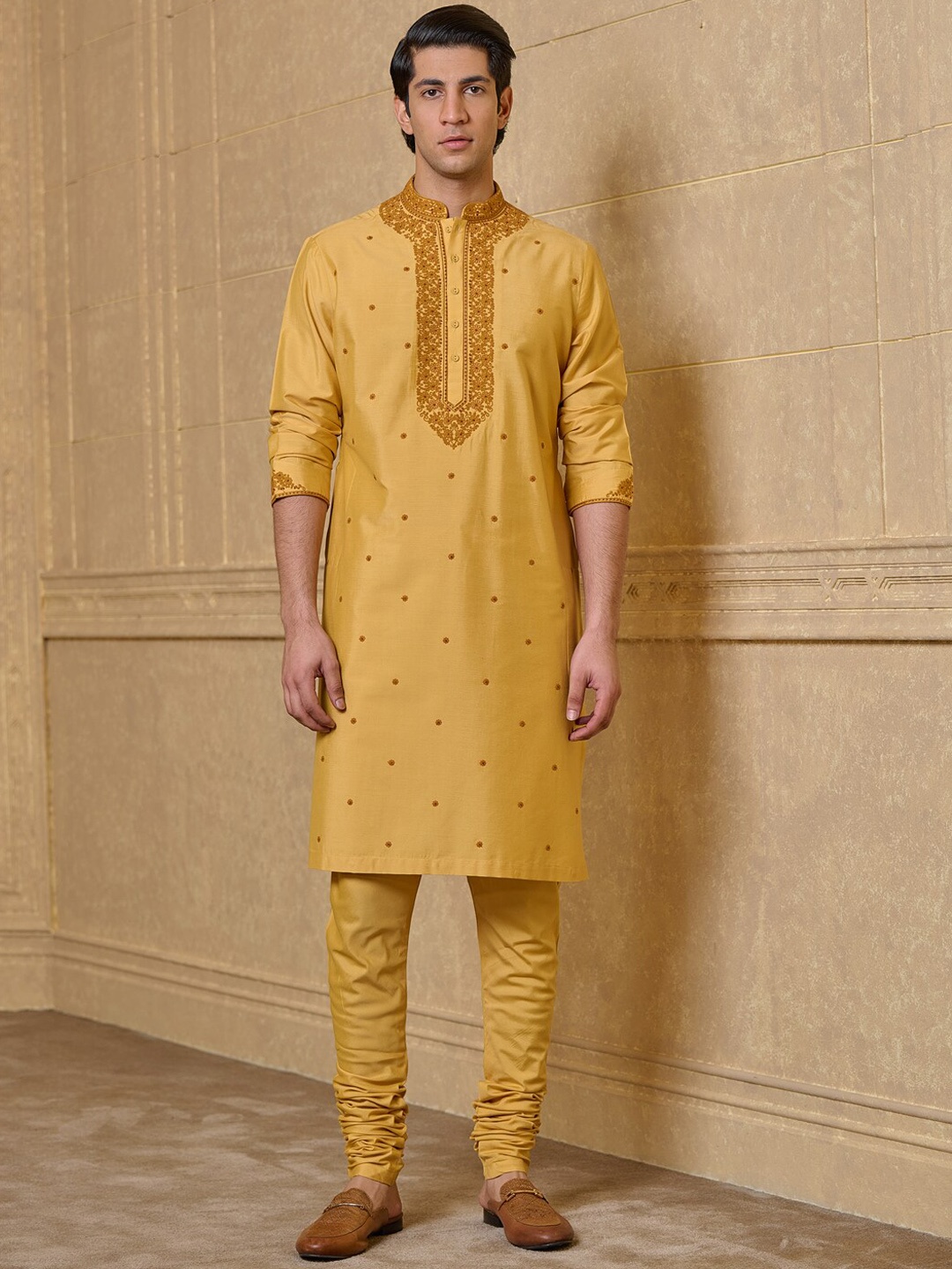 

Tasva Ethnic Motifs Embroidered Regular Thread Work Kurta with Churidar, Yellow