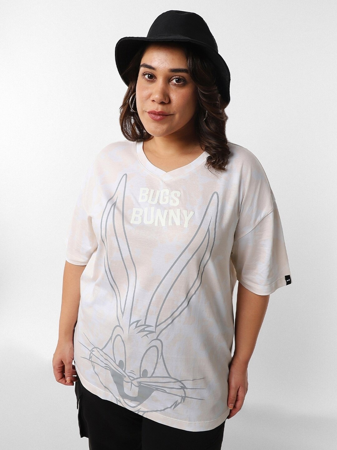 

Bewakoof Official Looney Tunes Merchandise Plus Size Bunny Graphic Print Oversized T-shirt, White