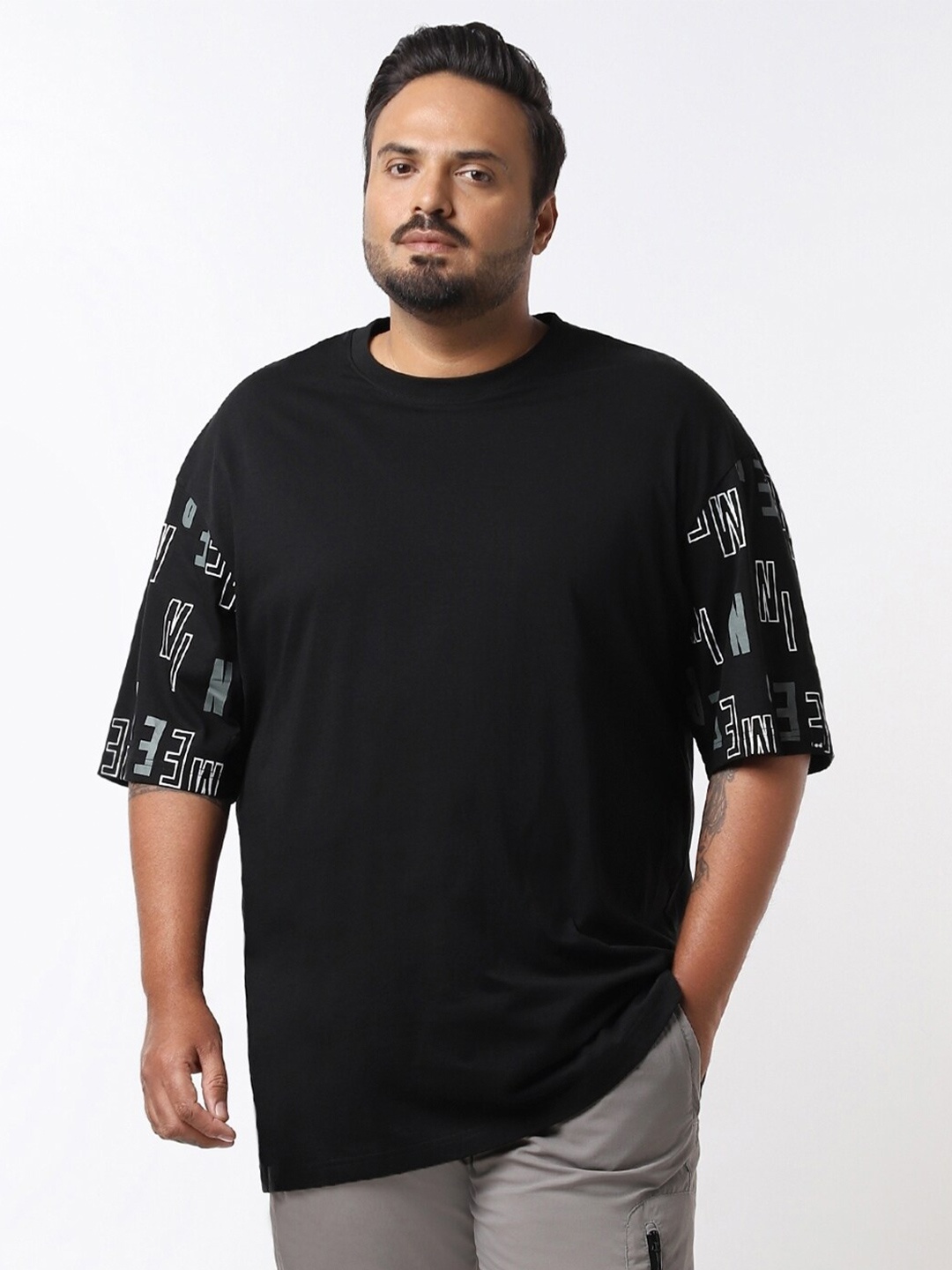 

Bewakoof Plus Typography Printed Drop-Shoulder Sleeves Cotton Oversized T-shirt, Black