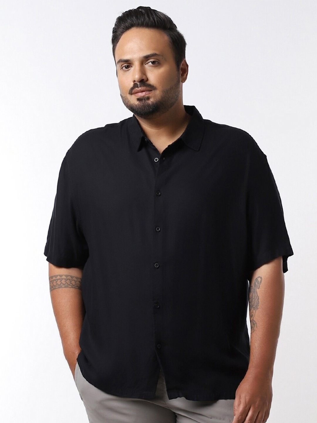 

Bewakoof Plus Plus Size Original Oversized Spread Collar Short Sleeves Casual Shirt, Black