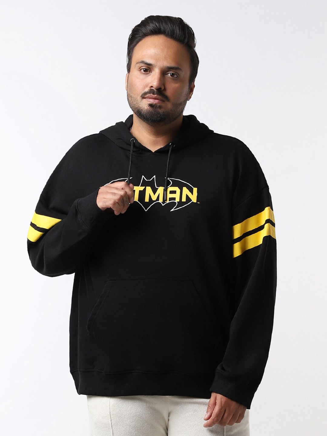 

Bewakoof Plus Batman Printed Oversized Hooded Sweatshirt, Black
