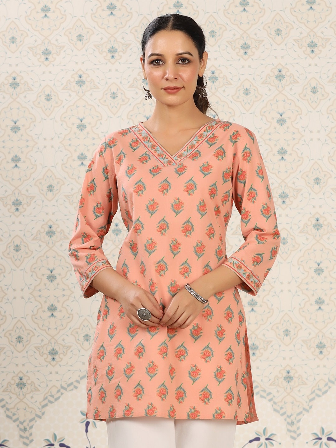 

Ode by House of Pataudi Peach-Coloured Floral Printed Pure Cotton Kurti