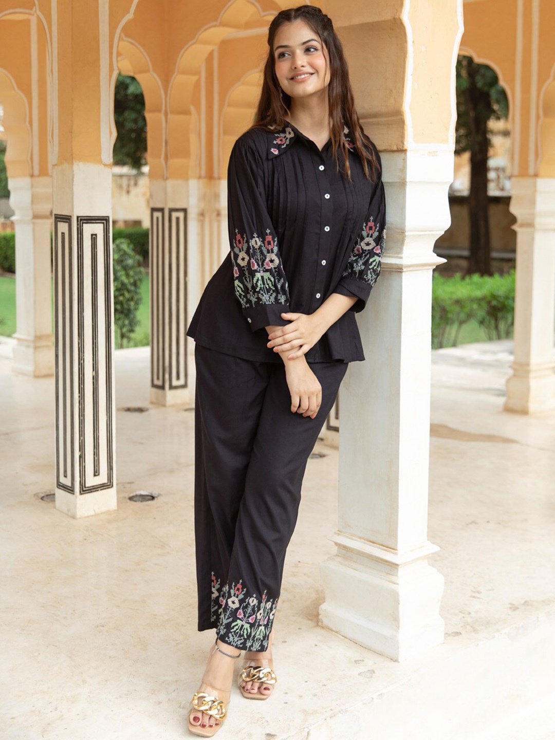 

Aadews Floral Embroidered Shirt With Palazzos, Black