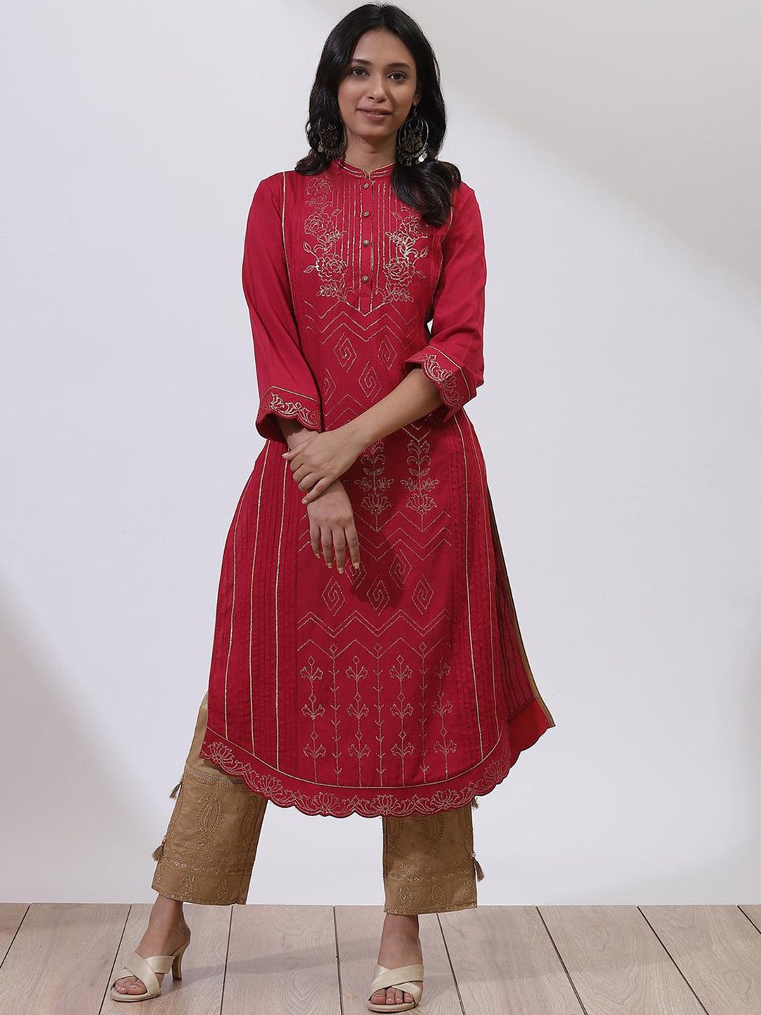 

Lakshita Floral Embellished Sequinned Pure Cotton Straight Kurta, Pink