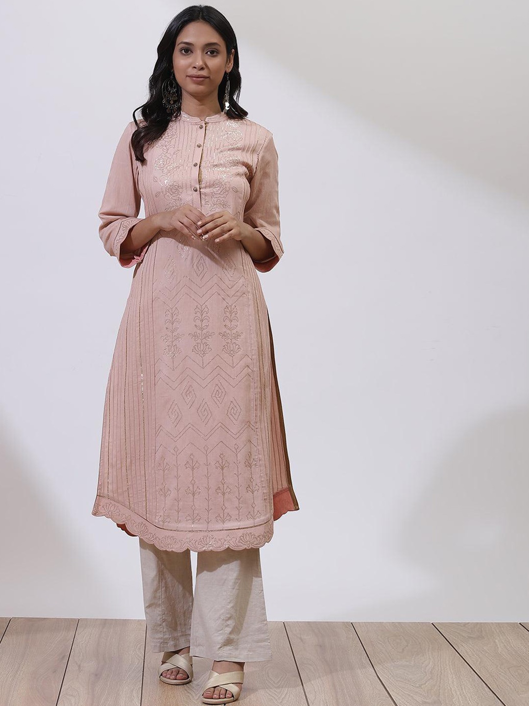 

Lakshita Floral Embellished Sequinned Pure Cotton Straight Kurta, Pink