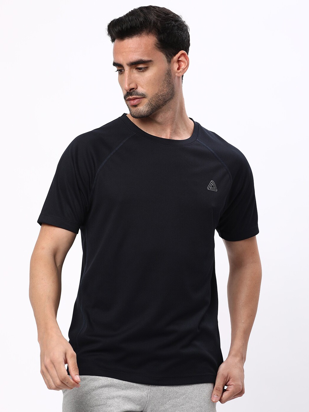 

R&B Men Blue Applique T-shirt