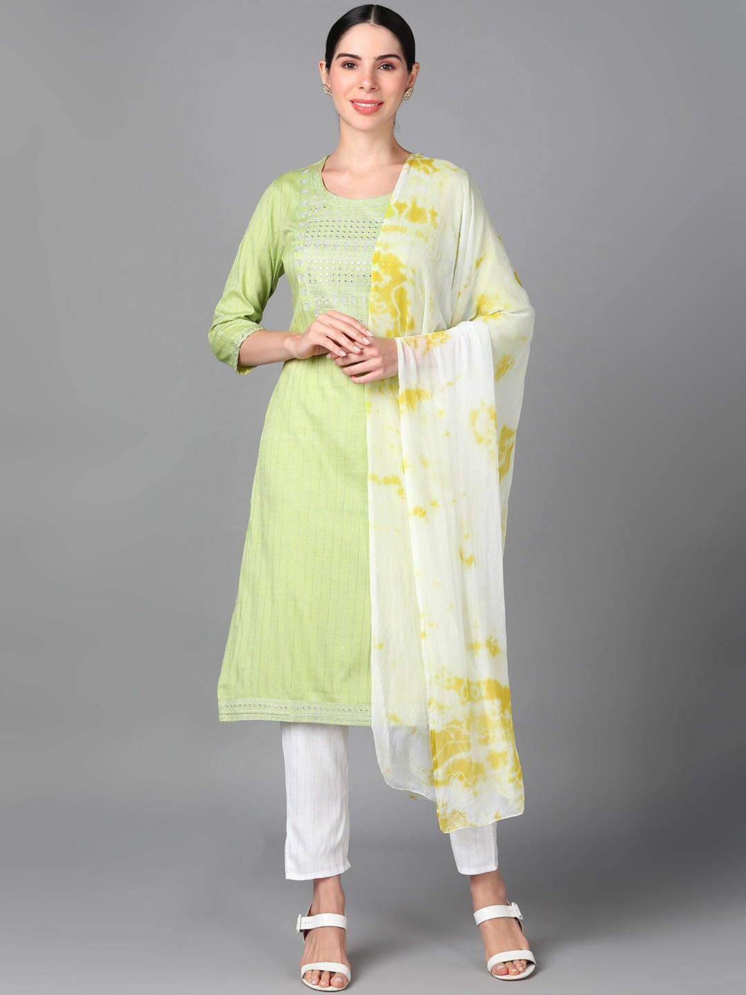 

AAYUMI Ethnic Motifs Yoke Design Sequinned Straight Kurta With Trousers & Dupatta, Green