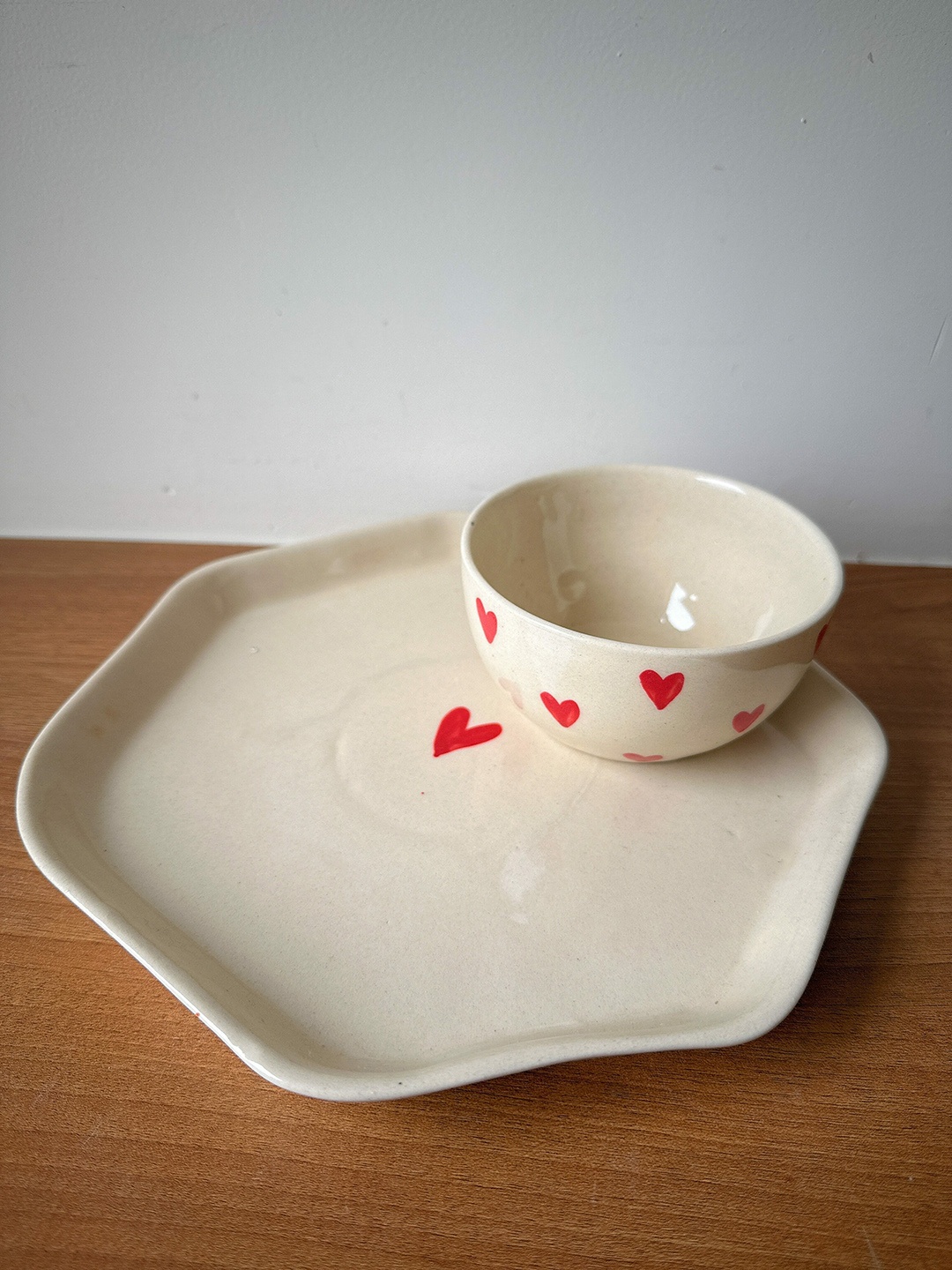 

CasaTrunk Cream-Coloured & Red 2 Pieces Printed Ceramic Glossy Bowl & Plate