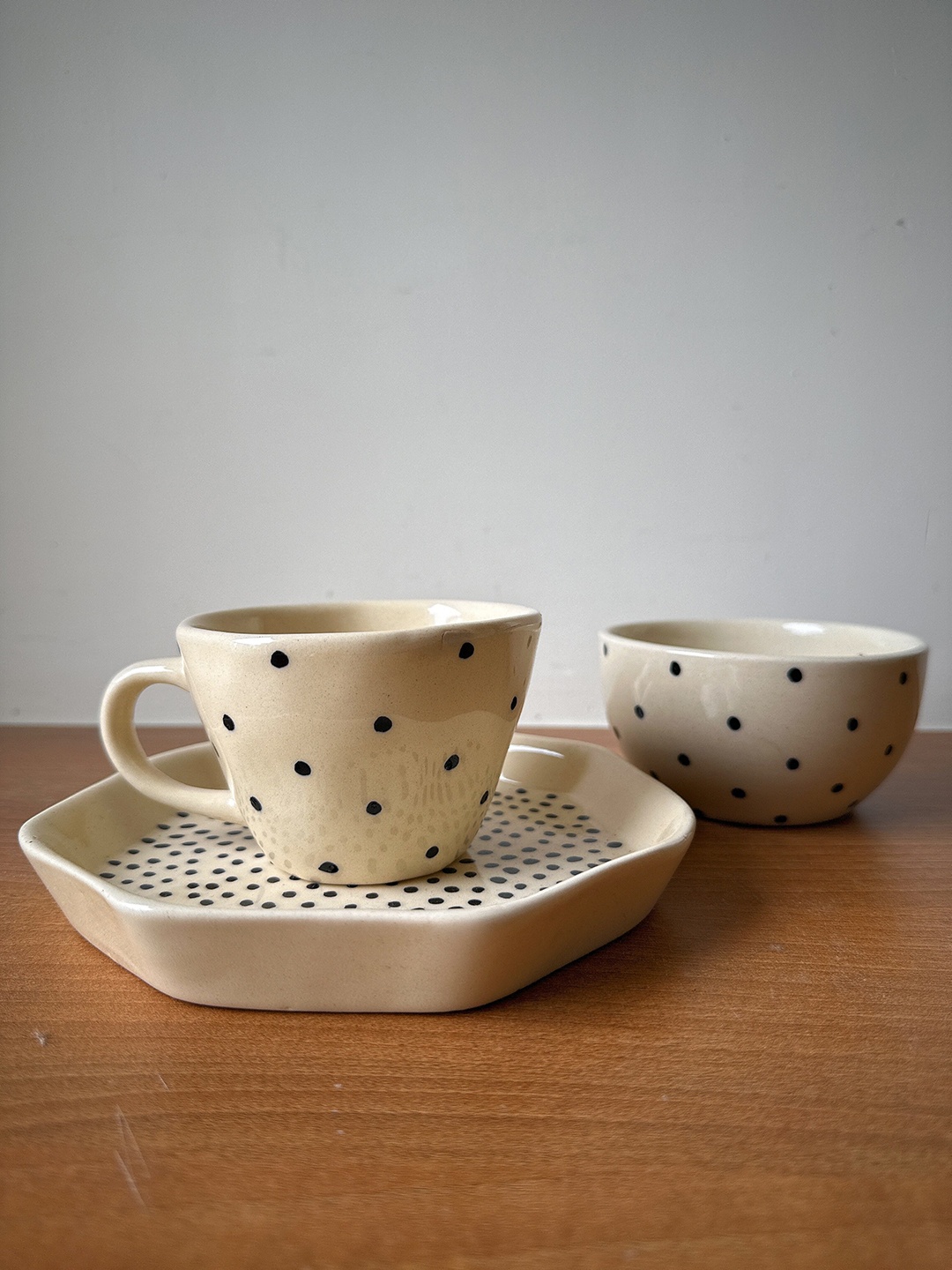 

CasaTrunk Cream-Coloured & Black 3 Pieces Printed Ceramic Glossy Dinner Set