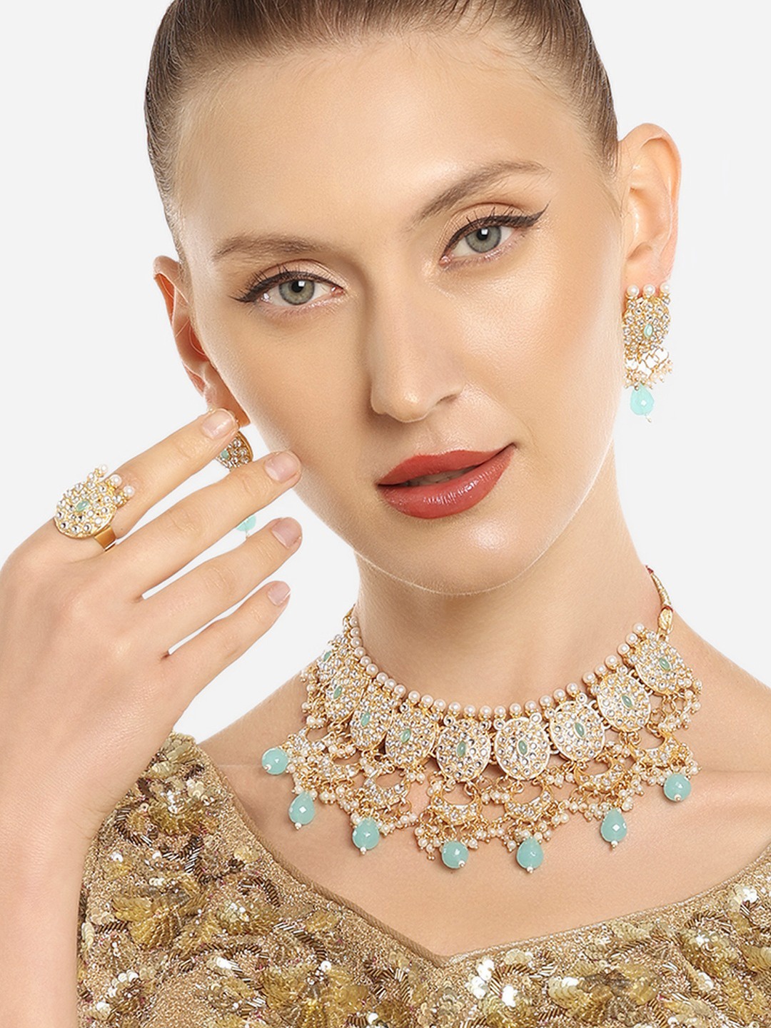 

Zaveri Pearls Gold Plated Kundan Studded & Pearls Beaded Jewellery Set