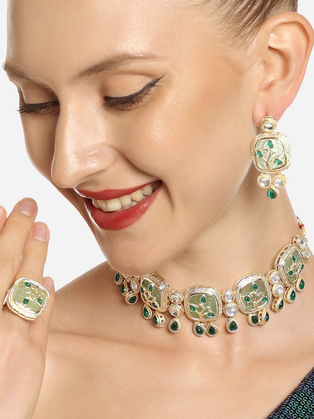 

Zaveri Pearls Gold-Plated Kundan-Studded Jewellery Set