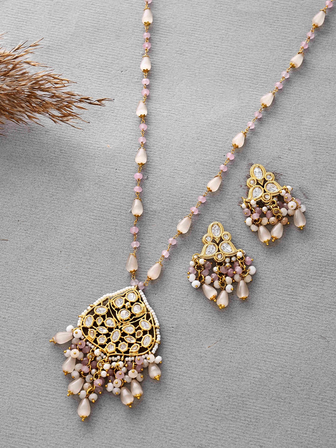 

DASTOOR Gold-Plated Kundan-Studded & Beaded Jewellery Set