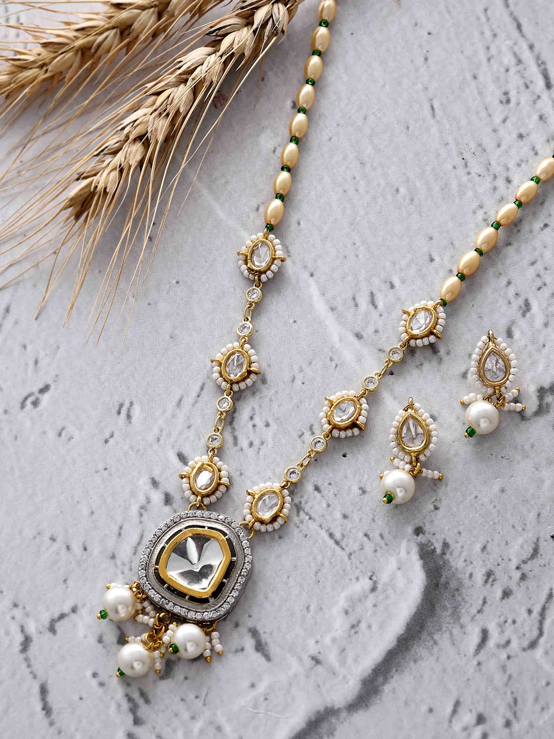 

DASTOOR Gold-Plated Kundan-Studded & Beaded Jewellery Set