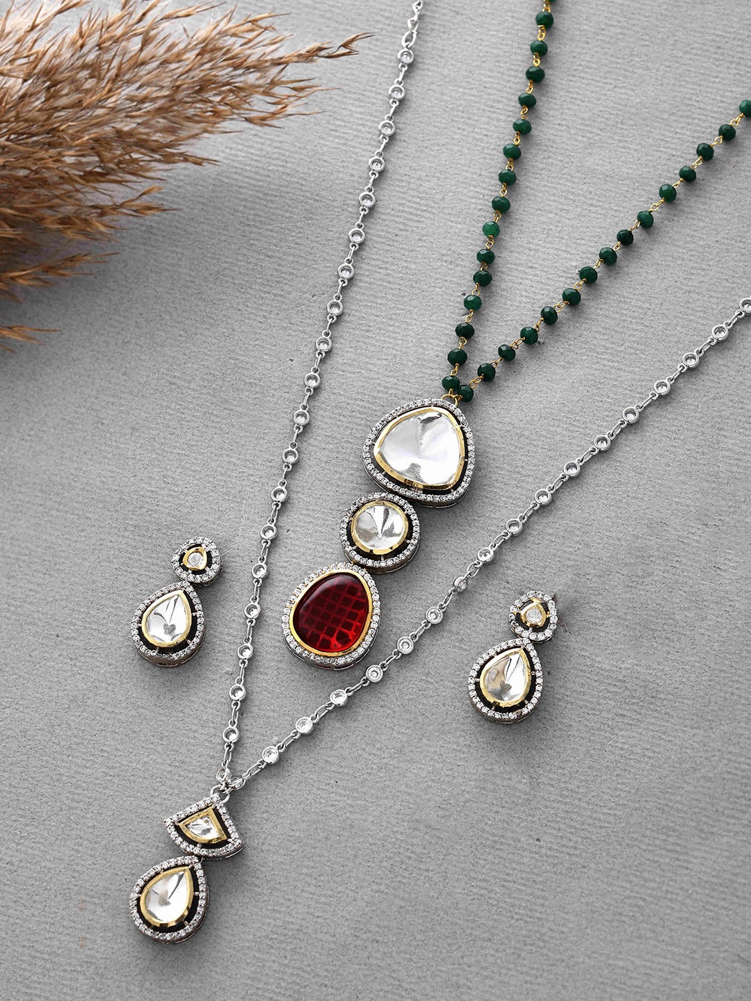 

DASTOOR Gold-Plated Kundan-Studded & Beaded Jewellery Set