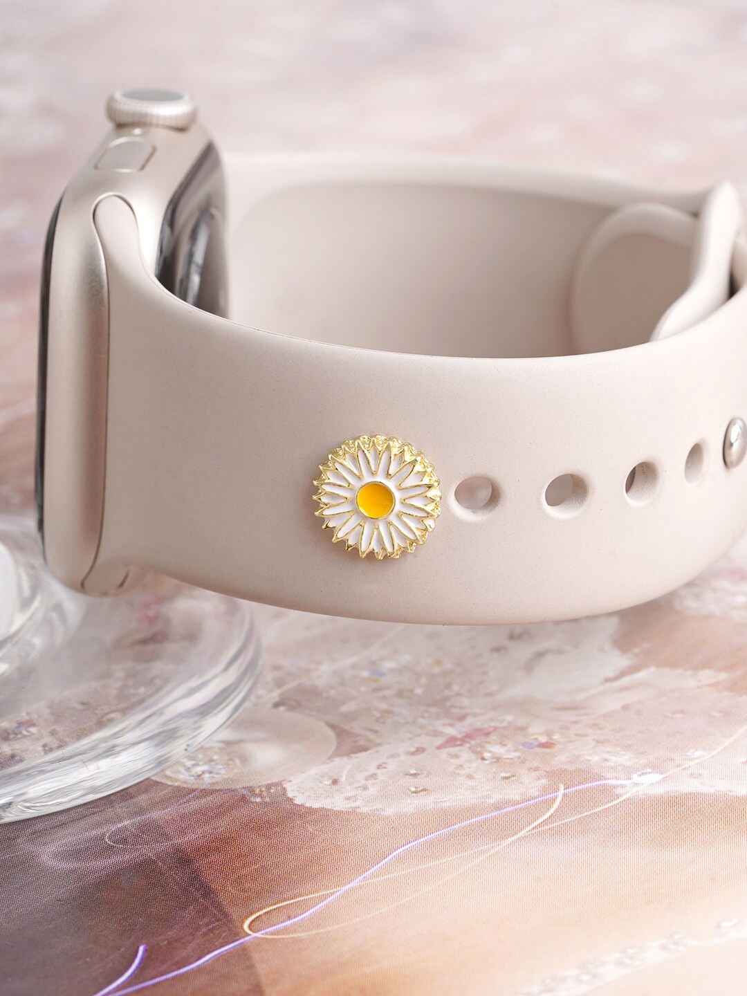 

JOKER & WITCH Metal Daisy Watch Charms, Gold