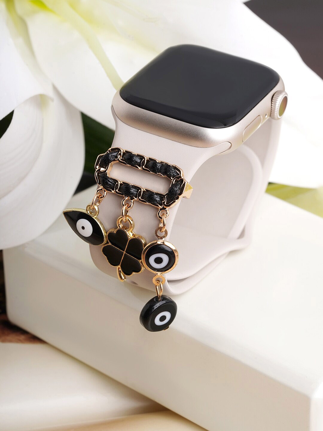 

JOKER & WITCH Women Clover Of Destiny Watch Charms, Gold