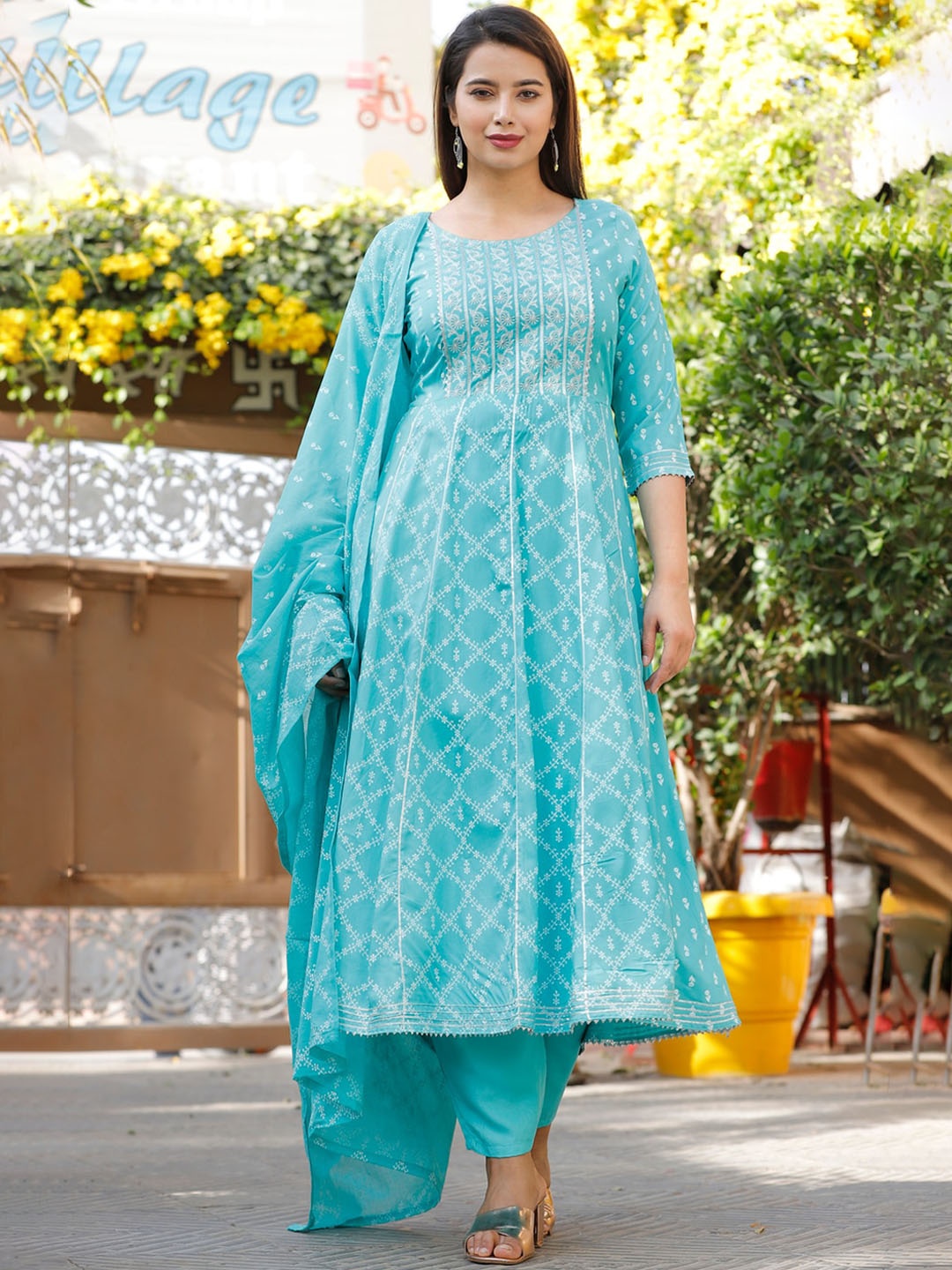 

TOULIN Floral Printed Gotta Anarkali Patti Kurta with Palazzos & With Dupatta, Sea green