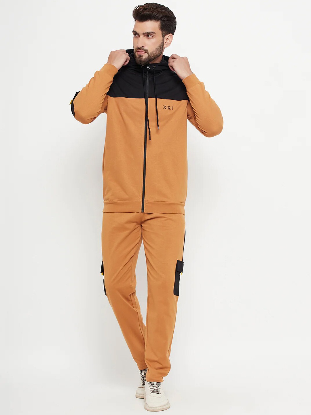 

EDRIO Colourblocked Hooded Cotton Cargo Tracksuit, Brown