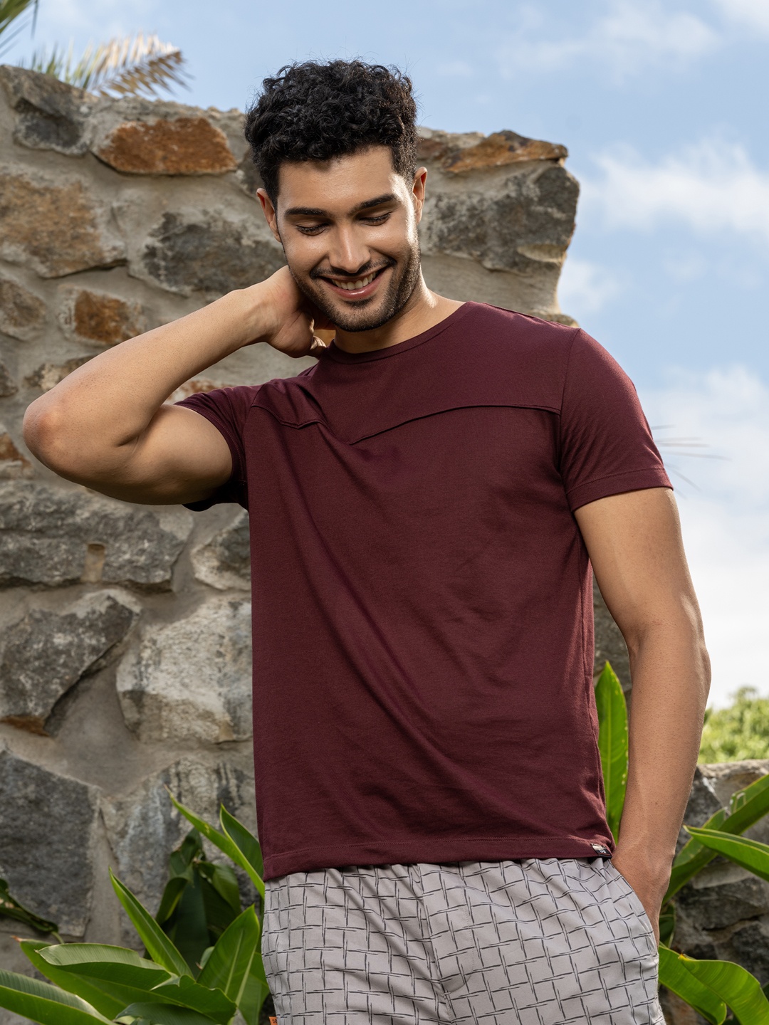 

DAMENSCH Breeze Regular Fit Ultralight Solid Premium Combed Cotton Vortex Blend T-Shirt, Maroon