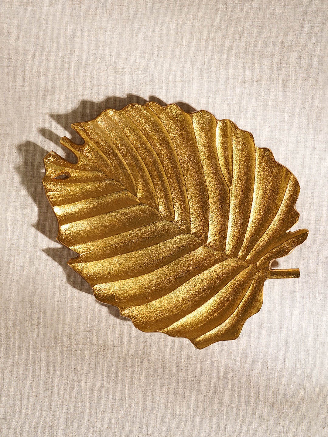 

Pure Home and Living Gold Toned Hazel Leaf Decorative Platter Metal Figurine Showpiece