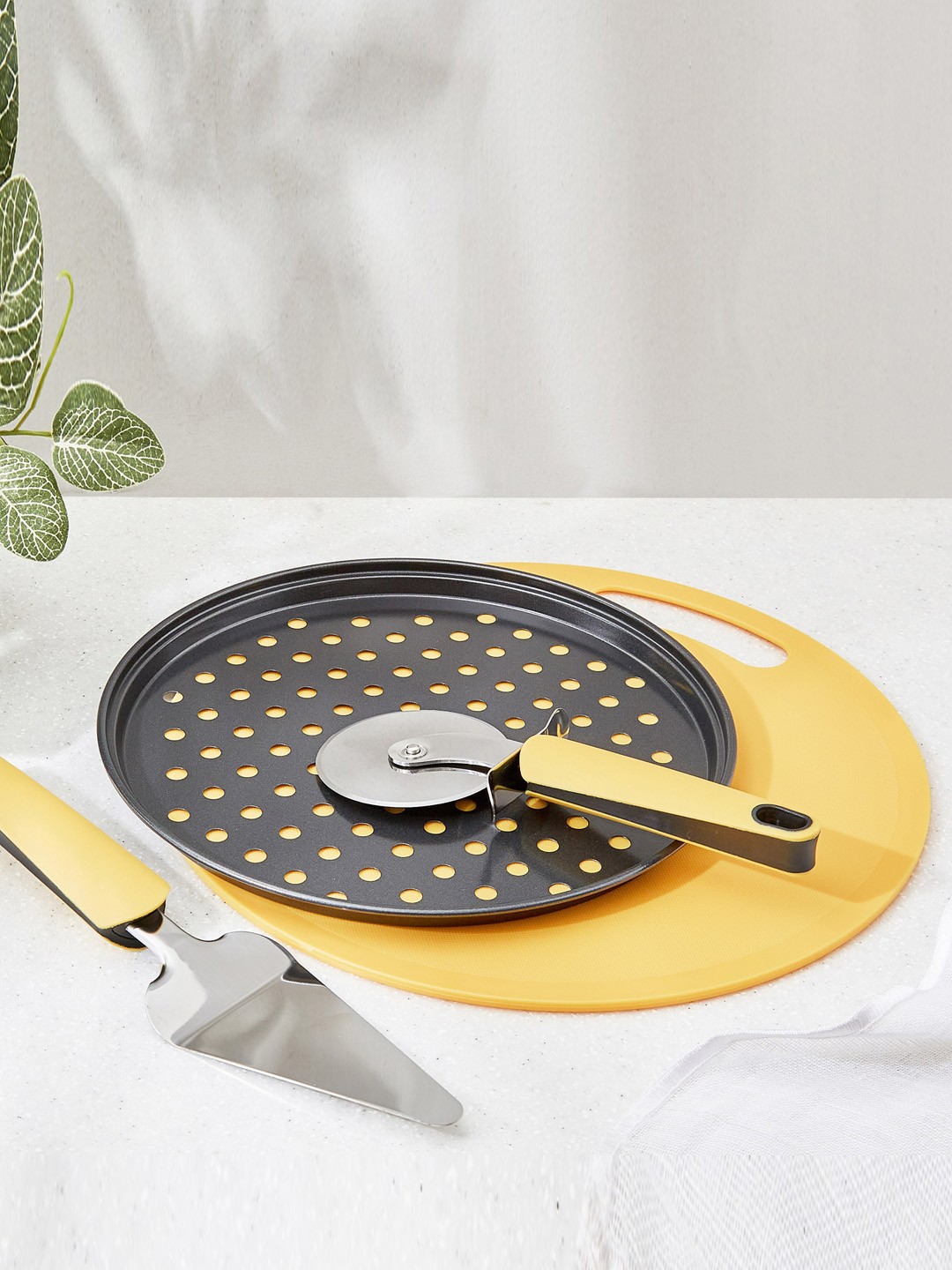 

Home Centre Wonderland Yellow 4 Pieces Stainless Steel Dishwasher Safe Pizza Cooking Set